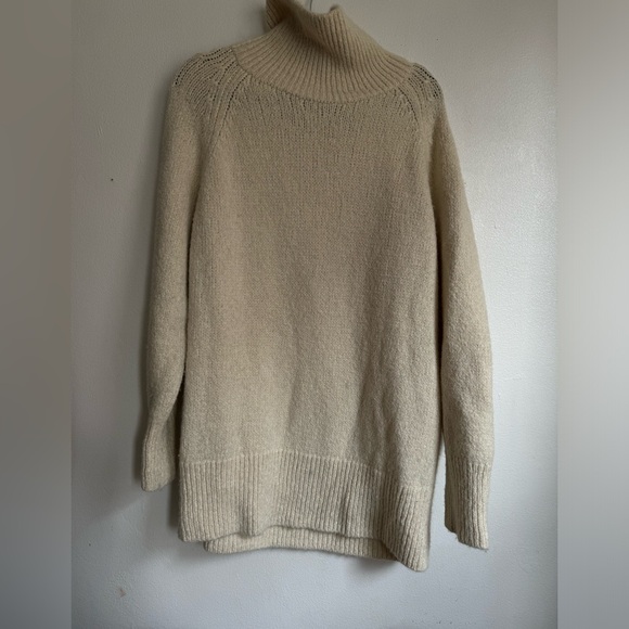 Aritzia. Cream turtle-neck sweater. 100% Alpaca. Comfortable fit. - Picture 3 of 8
